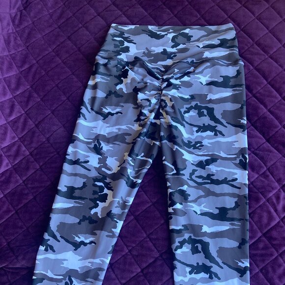 ABS2B high waist camo print scrunch butt capri leggings size medium - Picture 2 of 5